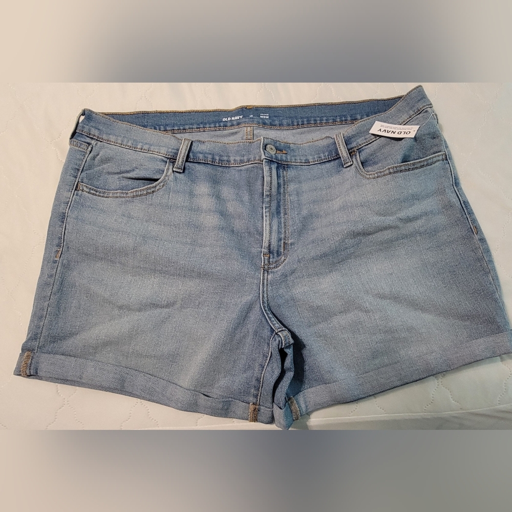 Sz 18 midrise Wow Old Navy shorts